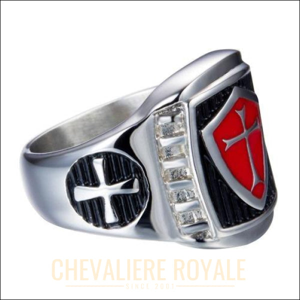 Chevalier-medievale-bouclier-armure-rouge-acier-catholique 