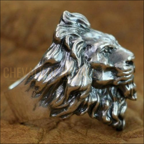 Chevalièr tête de lion en argent massif un symbole de bravoure