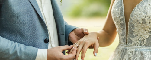 L'amour intemporel des femmes pour les bagues de promesse