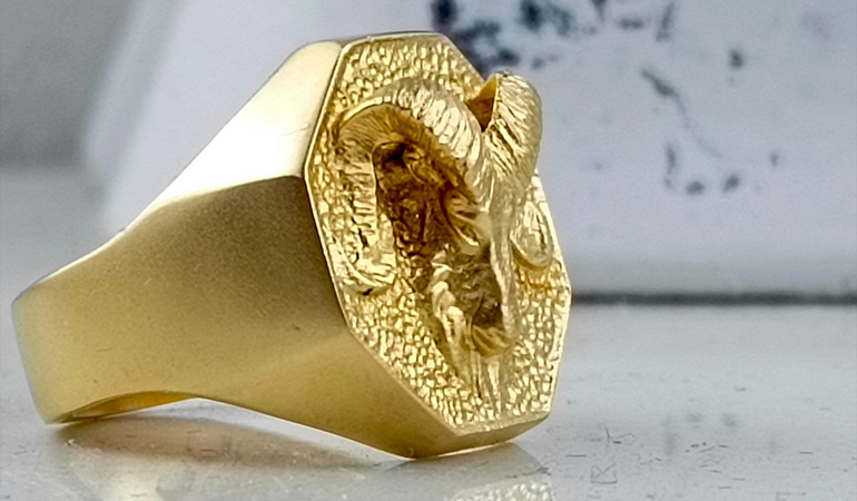 Evaluation du Prix d une Chevaliere en Or Guide 2024 Chevaliere Royale