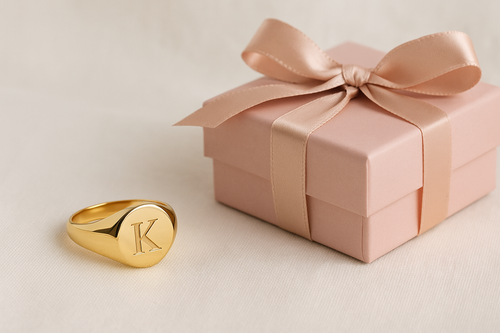 Quel cadeau personnalisé pour femmes ? Le guide ultime 2025-chevaliere-royale