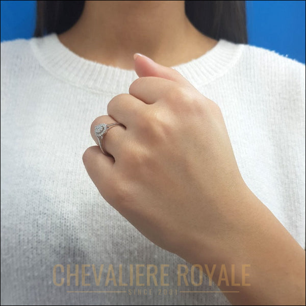 Bague Goutte Pierre Diamant : L'Élégance Étincelante de Votre Promesse-Chevaliere Royale- 2023