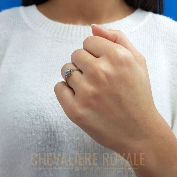 bague-promesse-baguette-diamant-or-8carats-chevaliere-royale-17