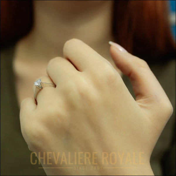 Une Étincelle Inégalée : Bague de Promesse Or 18K Diamant F 0,50 Carat-Chevaliere-Royale-11