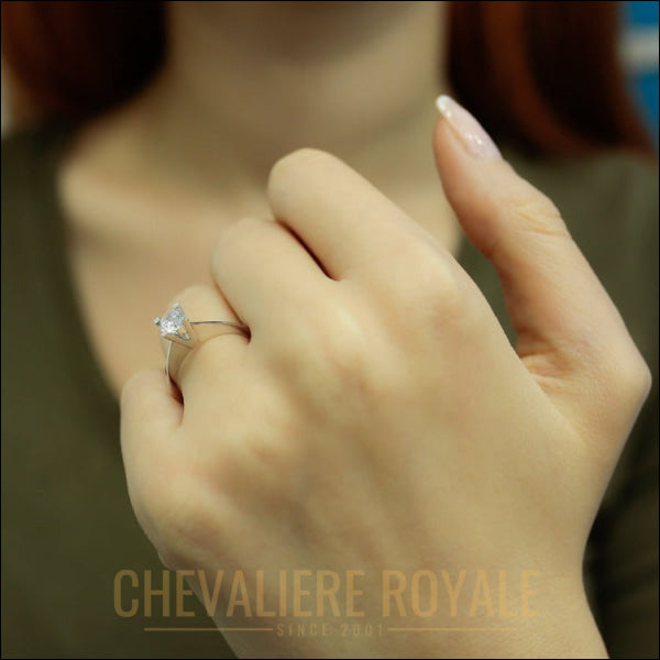 L'Éclat Intemporel : Bague de promesse Diamant 0,50 Carat - Certifiée HRD-Chevaliere Royale- 2023