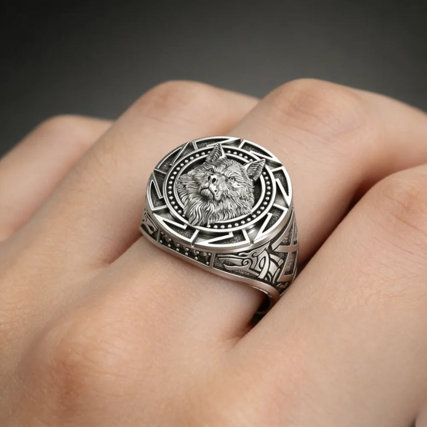 Chevalière Tête de Loup en Argent — L'art du bijou de caractère