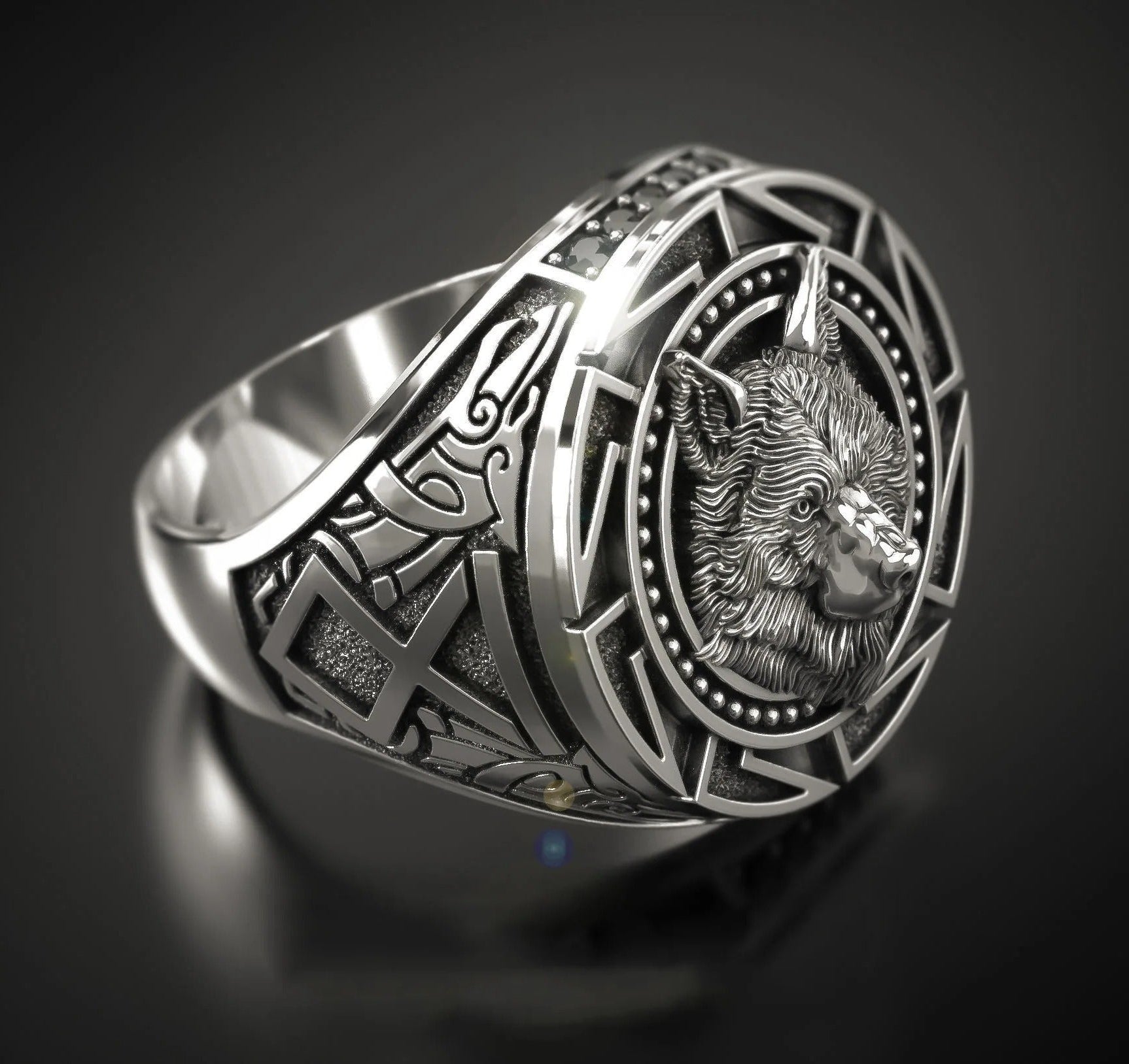 Chevalière Tête de Loup en Argent — L'art du bijou de caractère
