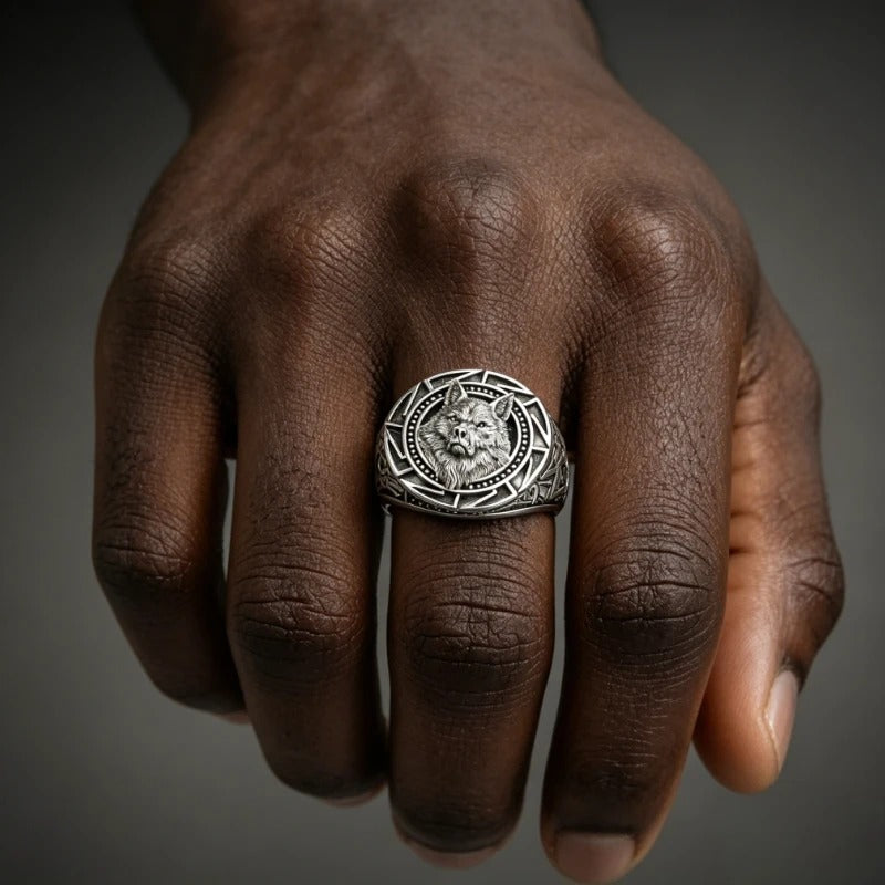 Chevalière Tête de Loup en Argent — L'art du bijou de caractère