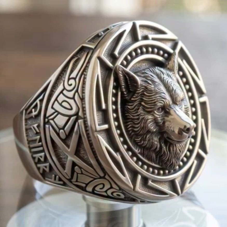 Chevalière Tête de Loup en Argent — L'art du bijou de caractère