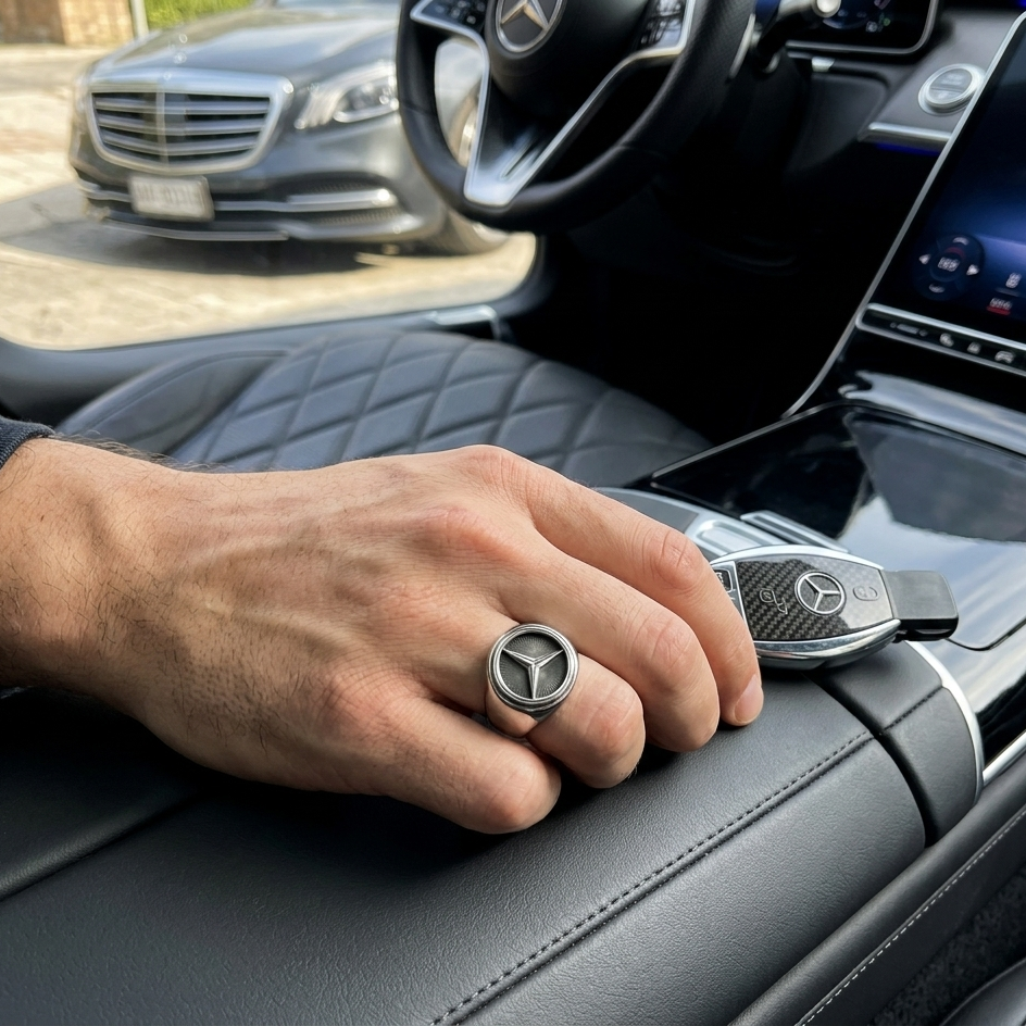 Chevalière Mercedes en Argent Massif : L'Esprit de l'Étoile au Doigt