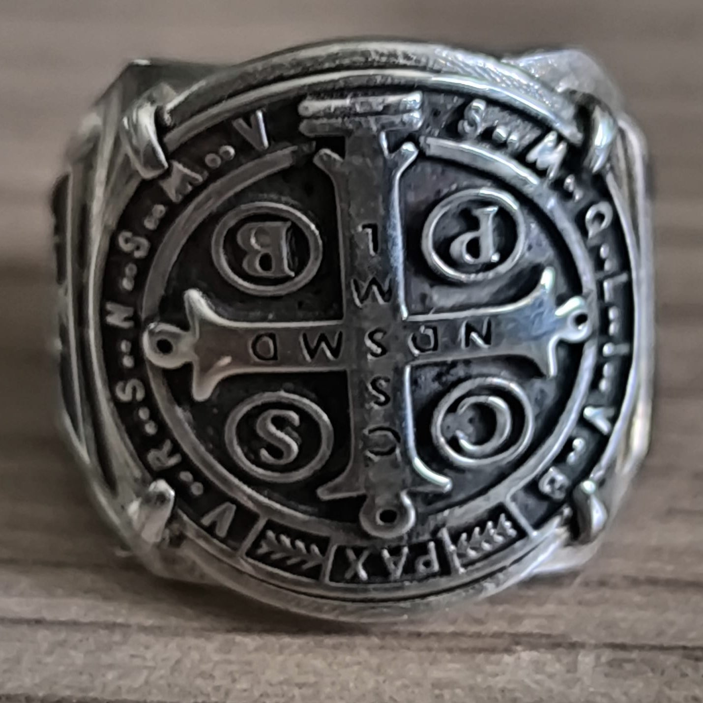 Chevalière Saint-Benoît Argent Massif Taille 53 – État Neuf