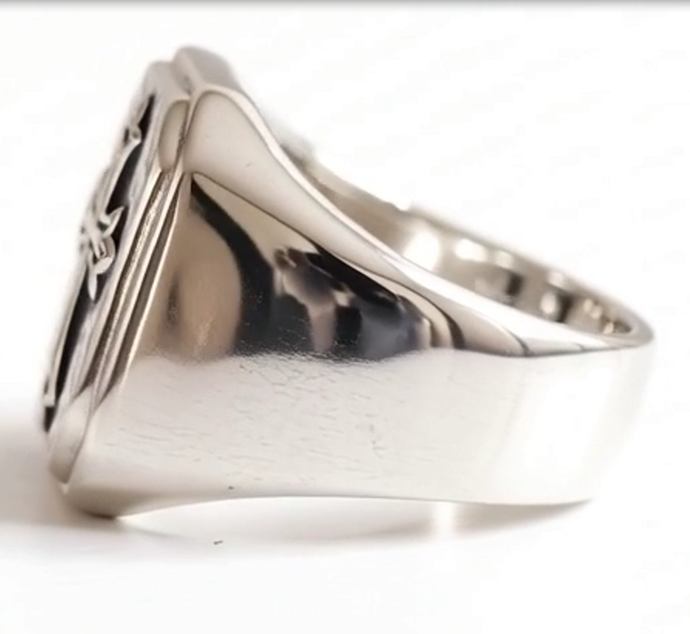 Bague Chrétienne en Argent Massif Martelé–Style Gothique Épuré-Chevaliere-Royale