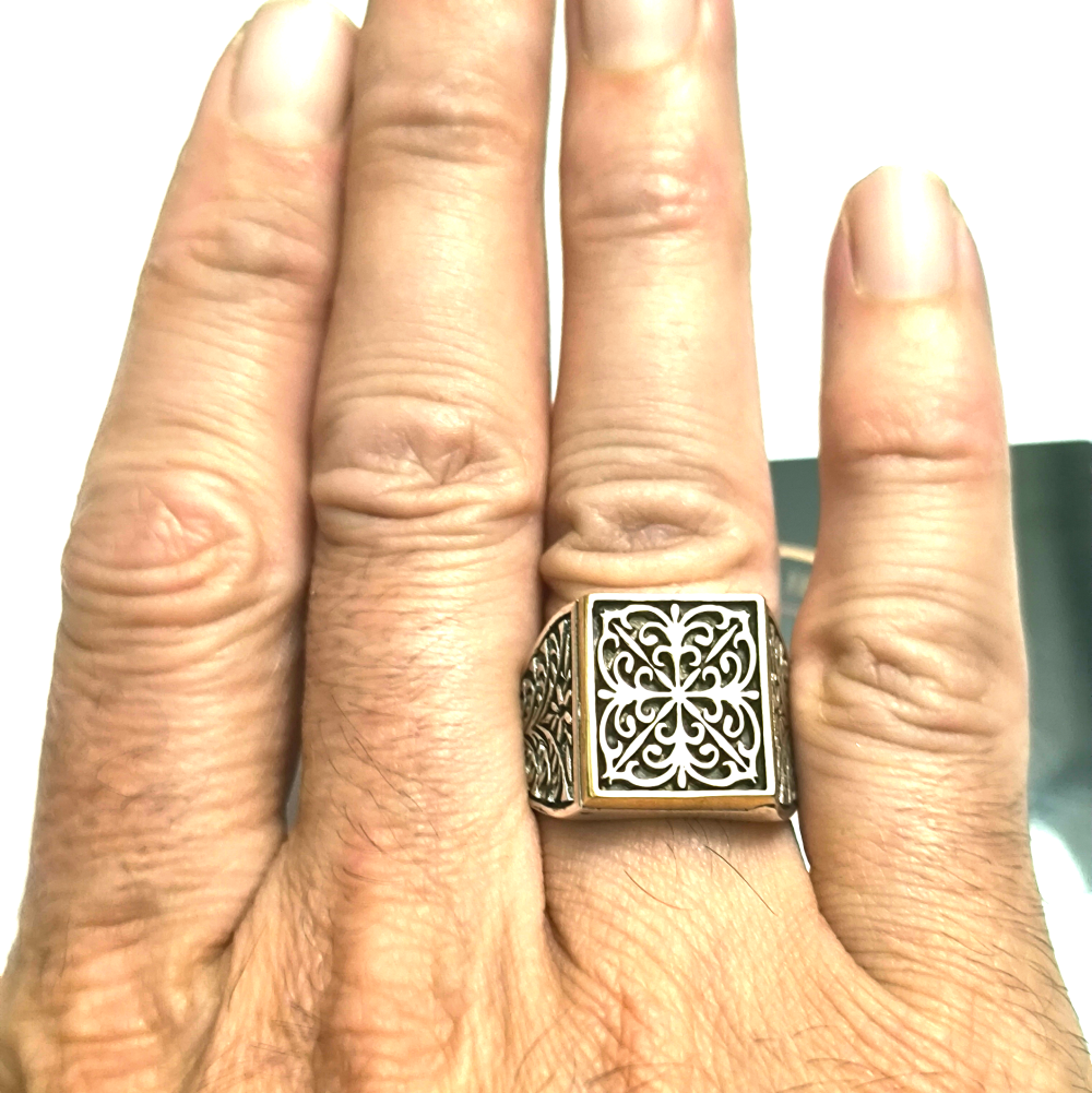 Chevalière pour hommes en argent rosace secrète