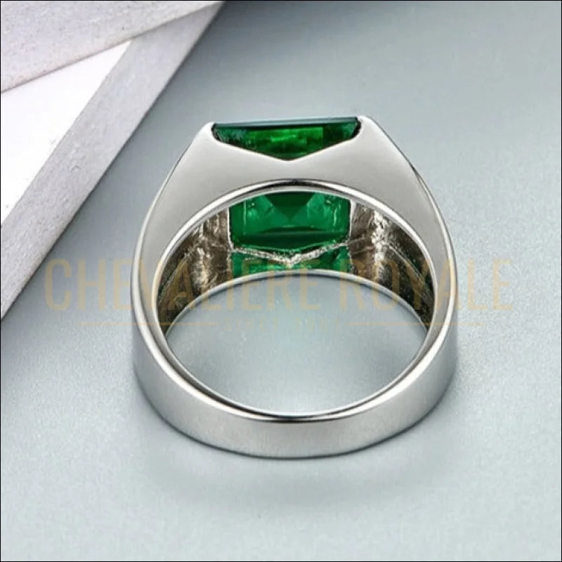 Bague chevaliere homme pierre d emeraude de 4.8K Chevaliere Royale