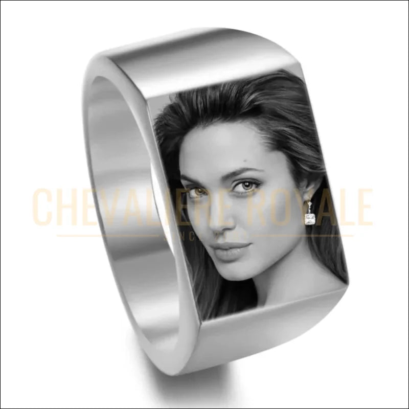 Bague Chevalière Personnalisée en Acier – Gravure Photo-chevaliere-royale-2025-4