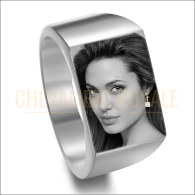Bague Chevalière Personnalisée en Acier – Gravure Photo-chevaliere-royale-2025-4