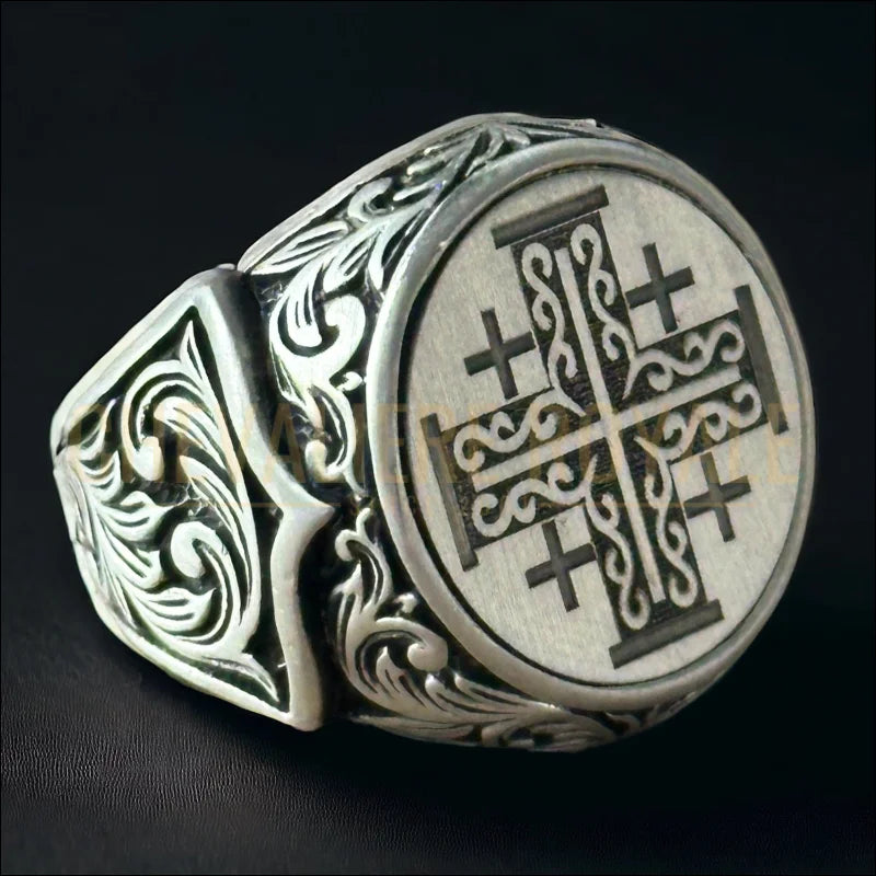 Bague Croix Religieuse Catholique – Gravée et Faite Main en Argent-Chevaliere-Royale-2025