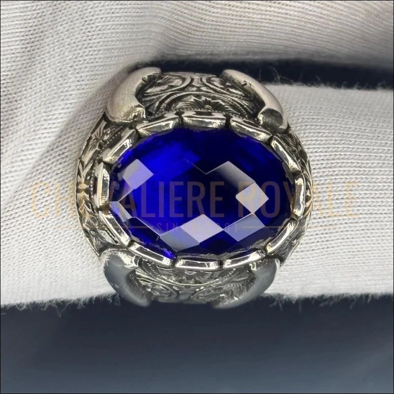 Bague de luxe saphir à gravure florale: bijoux tendance