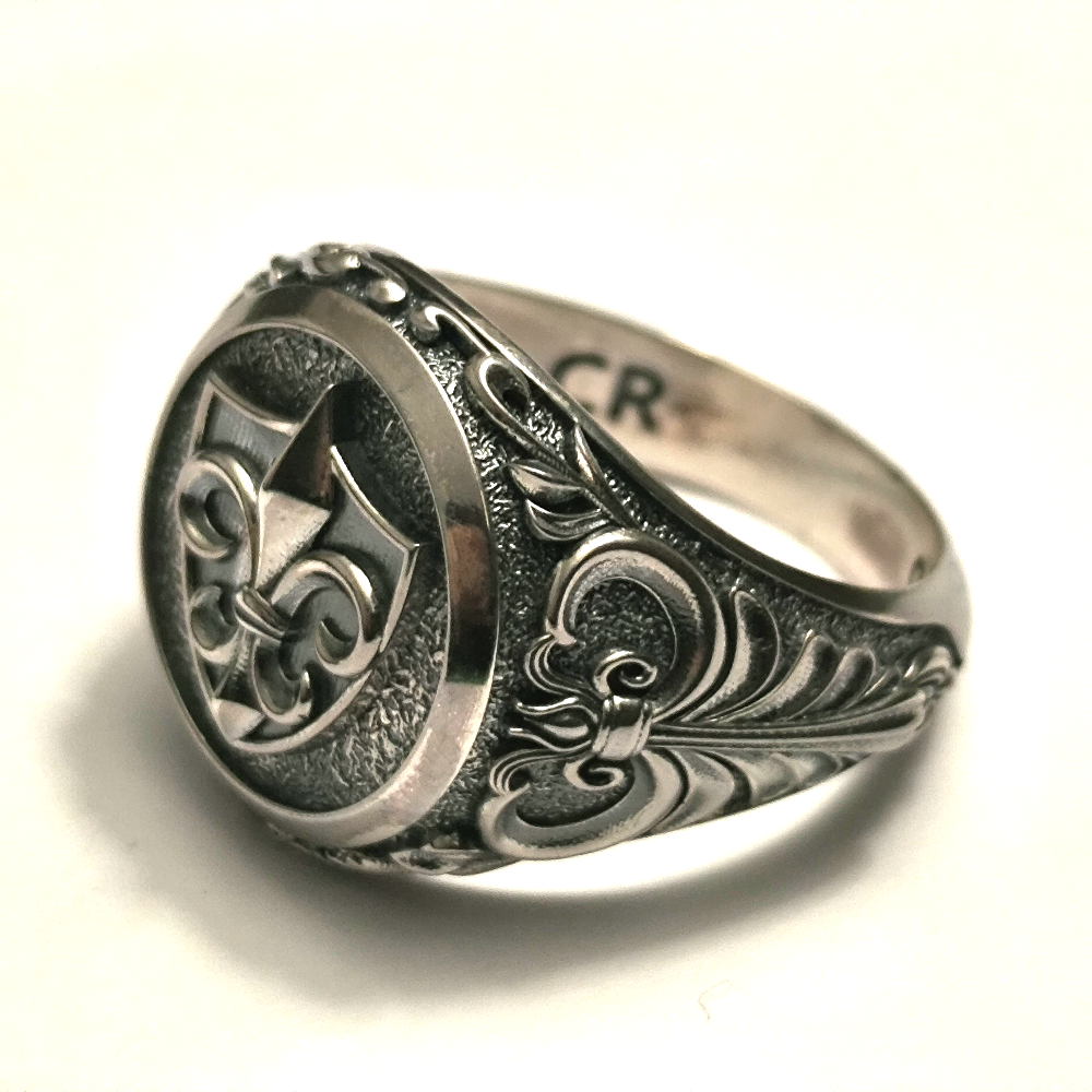 Chevalière Fleur de Lys – Élégance Médiévale