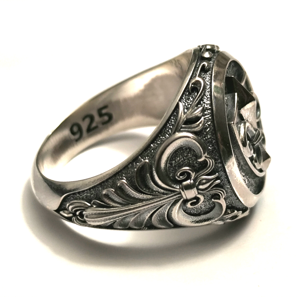 Chevalière Fleur de Lys – Élégance Médiévale