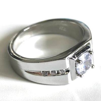 Chevalière homme en argent pierre méticuleusement ouvragée