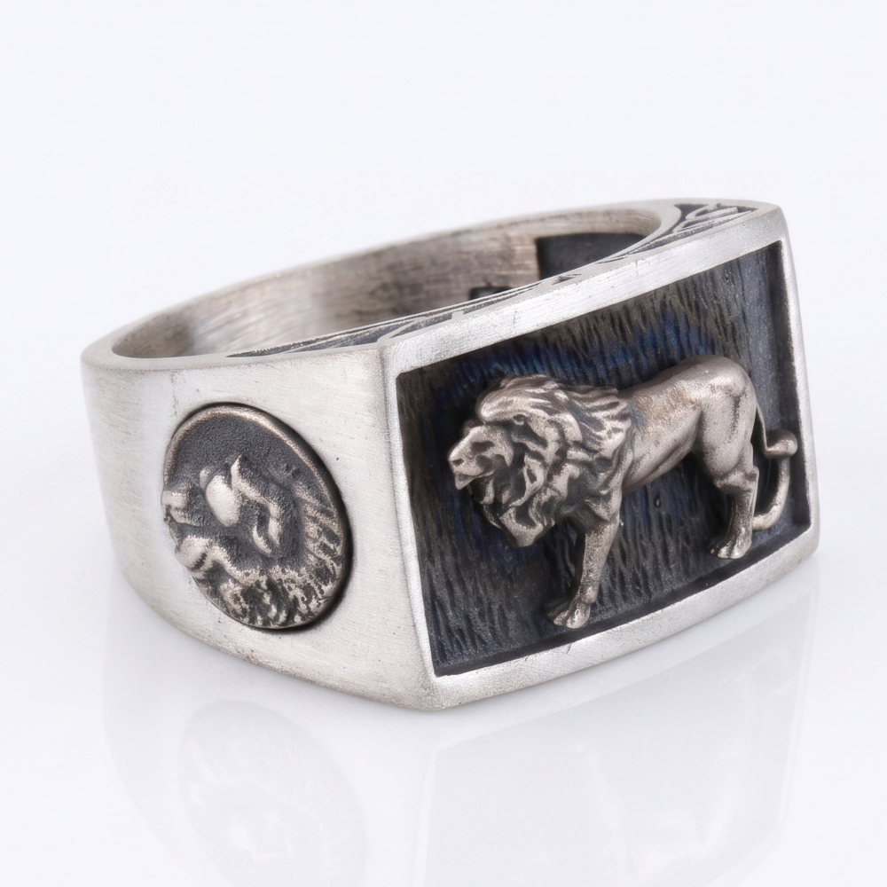 Chevalière homme design lion façonnée en argent et en bronze