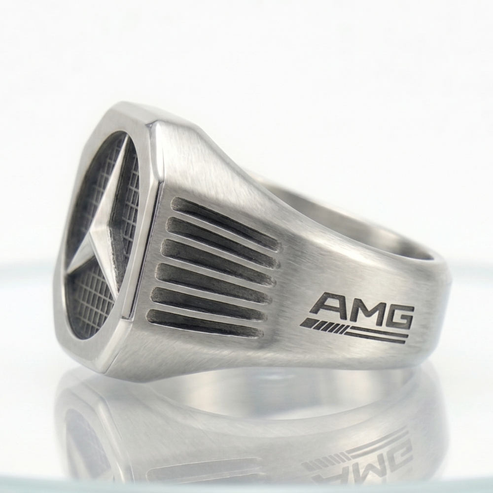 Chevalière Mercedes AMG en Argent – L’Esprit Racing au Doig