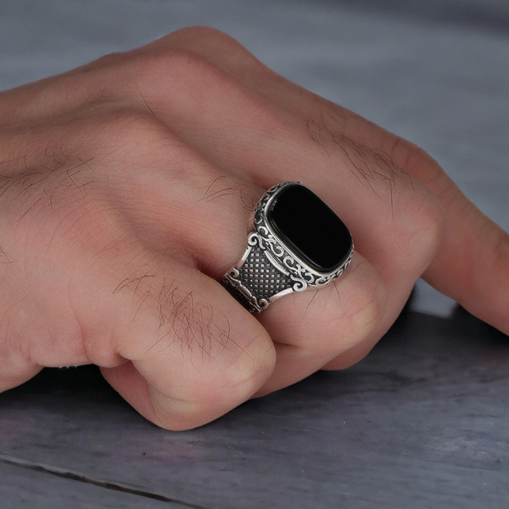 bague-pierr-onyx-noir-chevaliere-royale
