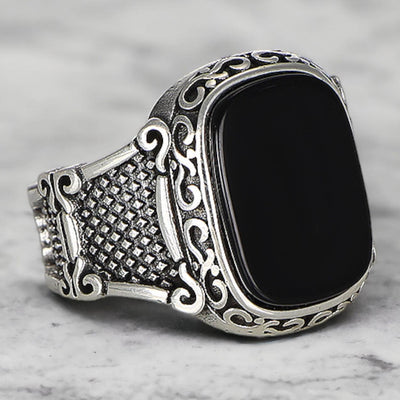 bague-pierre-onyx-noir-chevaliere-royale