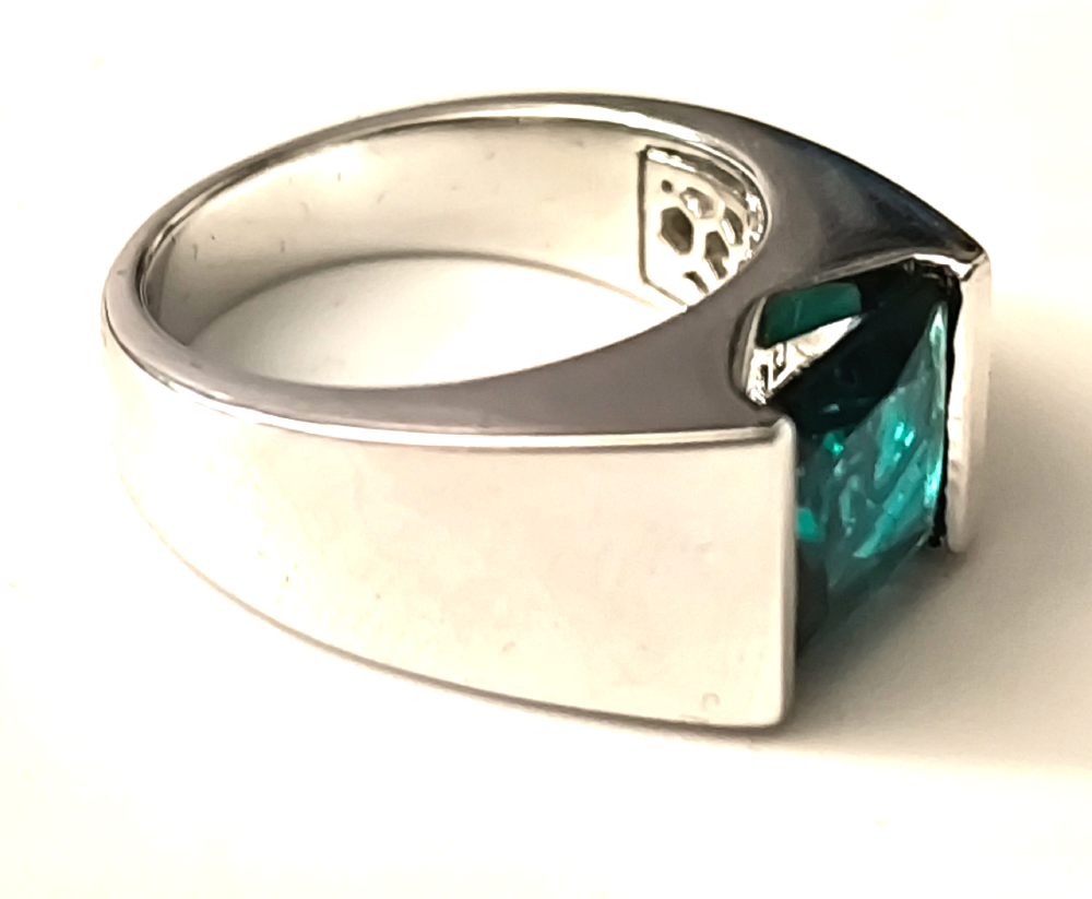 Bague chevalière homme en pierre d'émeraude de 4.8 carats