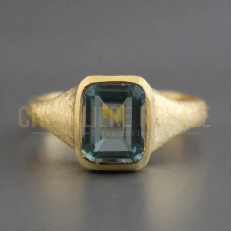 Chevaliere-Bague-femmes-aigue-marine-naturelle-Chevaliere-Royale