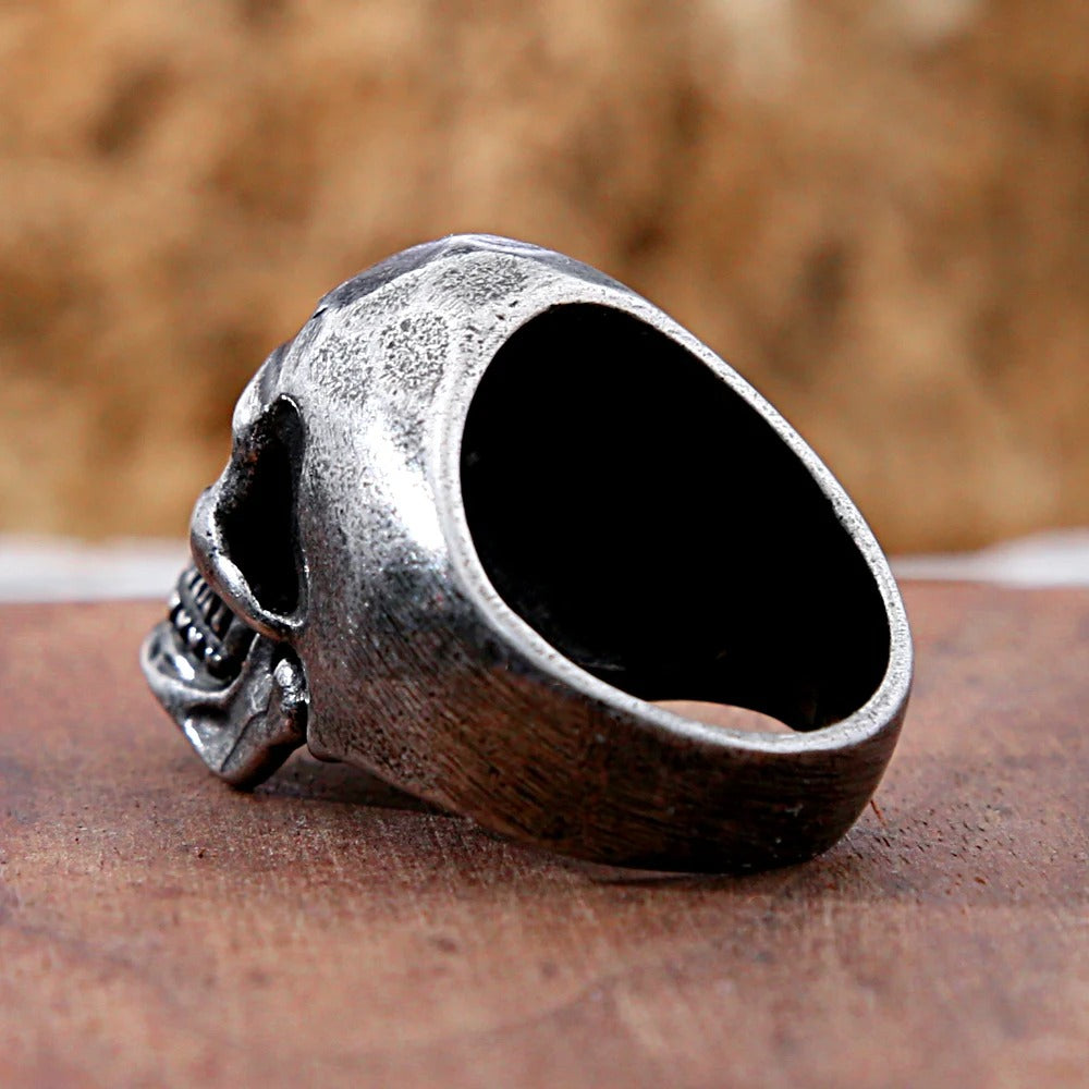 Chevalière homme skull touche intemporelle