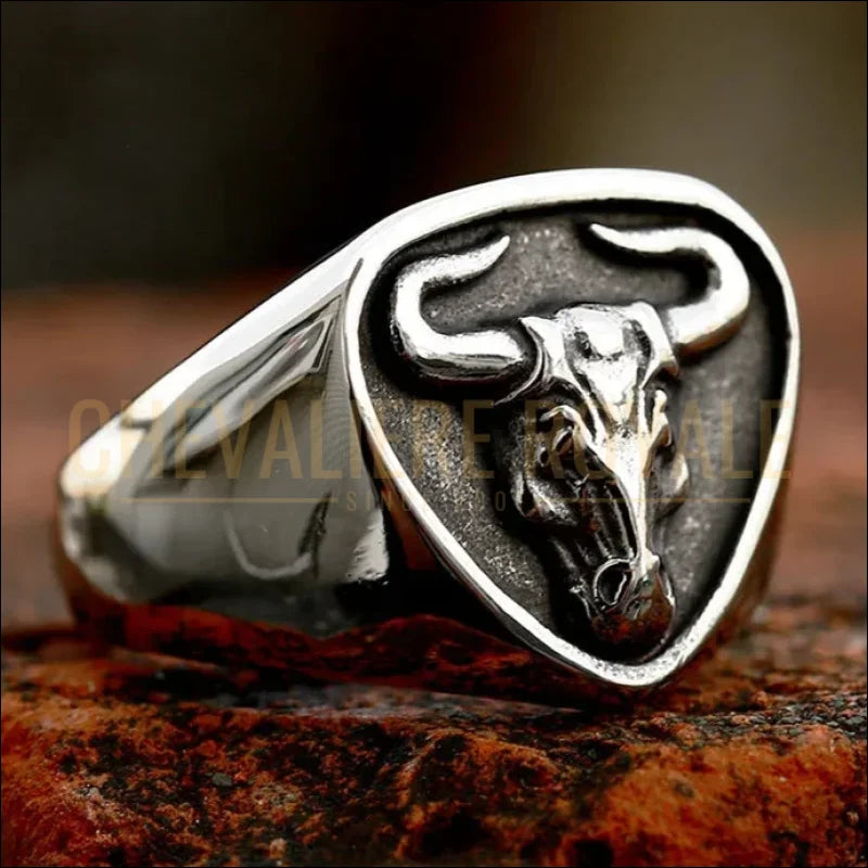 Bague triangle avec motif cœur et tête de vache -chevaliere-royale-77