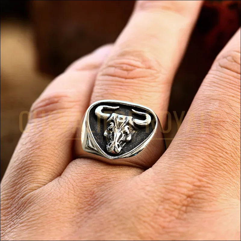 Bague triangle avec motif cœur et tête de vache -chevaliere-royale-824