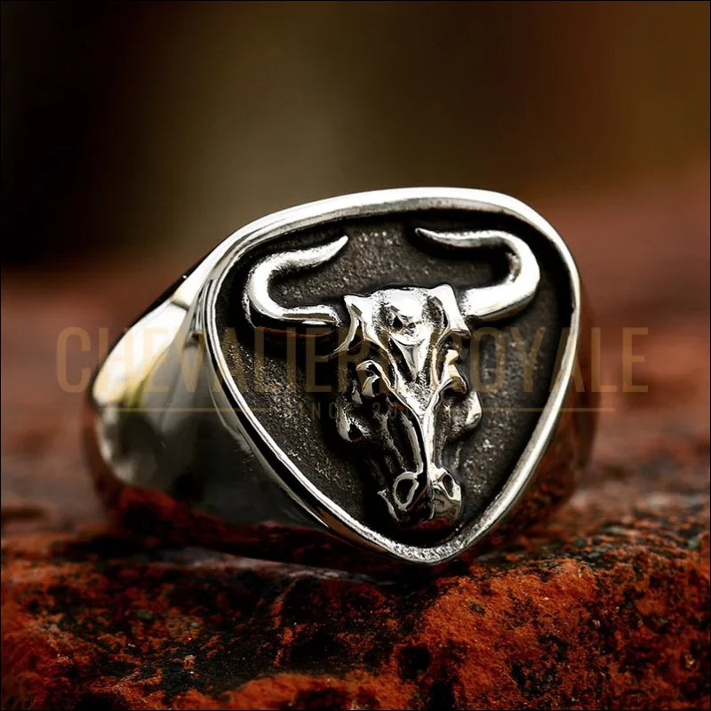 Bague triangle avec motif cœur et tête de vache -chevaliere-royale-821
