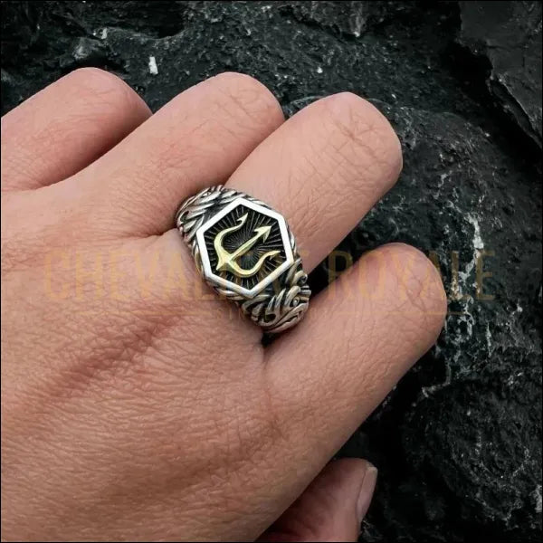 Cadeau de Bijoux Exceptionnel : Bague Chevalière avec Trident de Diable-Chevaliere Royale-6458