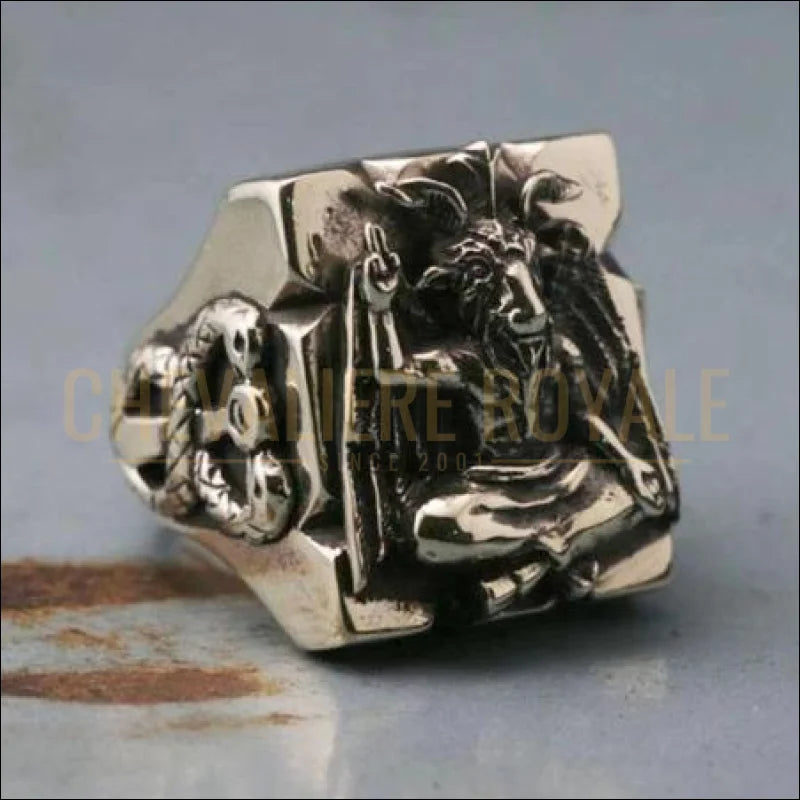 Chevalière royale acier pour homme et biker style gothique le monument satanique baphomet