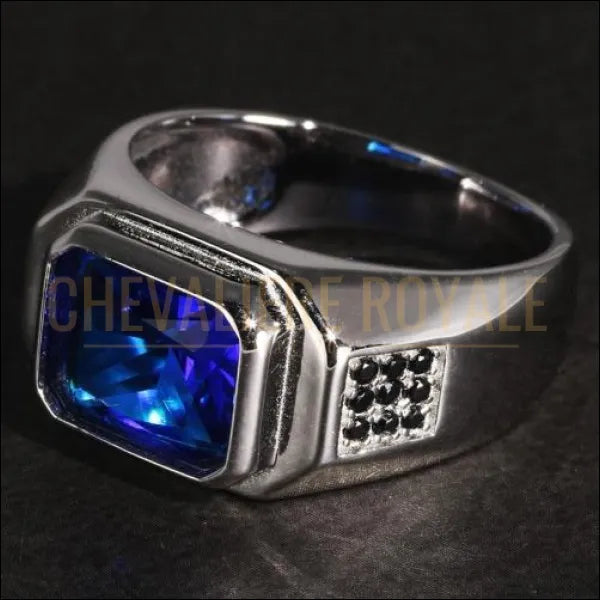 Chevaliere-homme-argent-accents-zircon-pierre-saphir-bleu