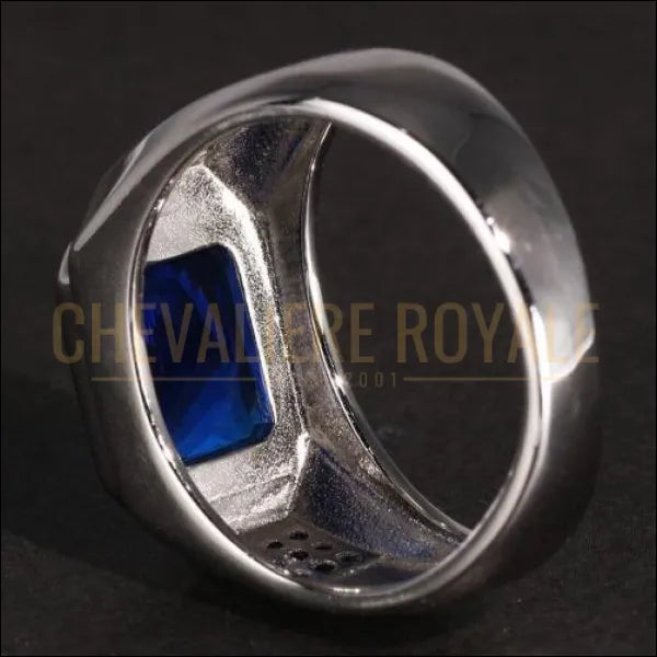 Chevaliere-homme-argent-accents-zircone-pierre-saphir-bleu