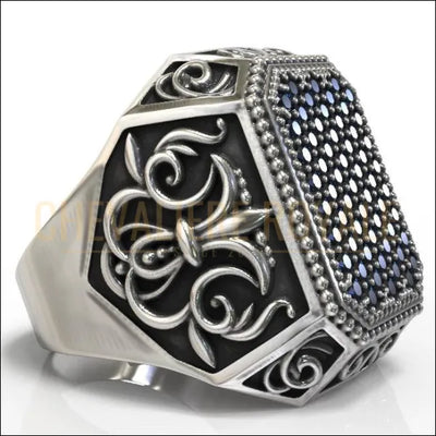 Chevalière argent homme artisanale la pierre spinelle bleue