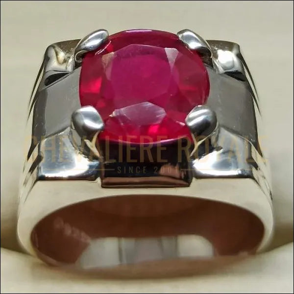 Chevaliere-argent-massif-pierre-rouge-rubis-5-carats.