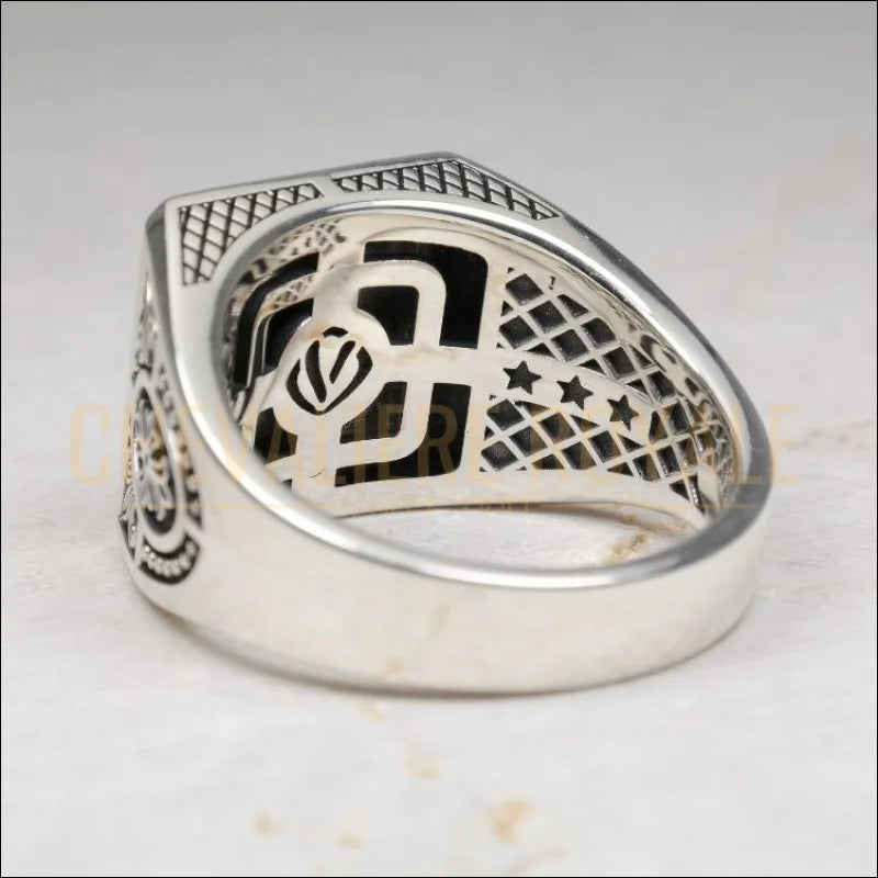 Bague Chevalière homme  artisanale en argent IC XC NIKA « Jésus-Christ gagne »