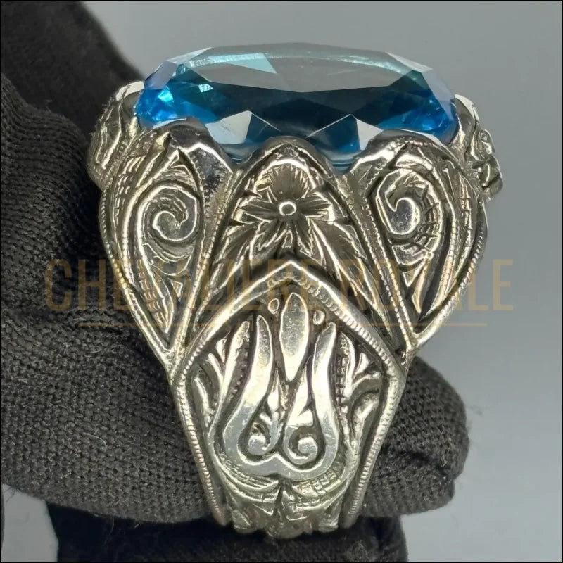 Chevalière artisanale en argent massif ; aigue-marine:
