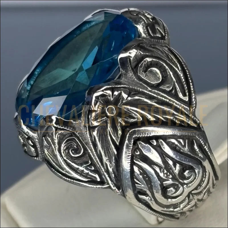 Chevalière artisanale en argent massif ; aigue-marine: