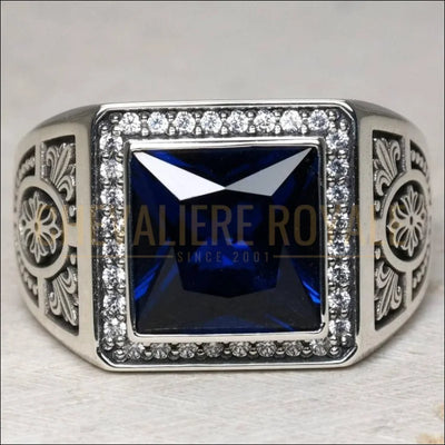 Bague Chevalière artisanale pour hommes une forte présence avec pierre bleue
