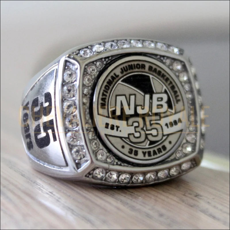 bague-de-club-personnalsiee-avec-logo-chevaliere-royale-1