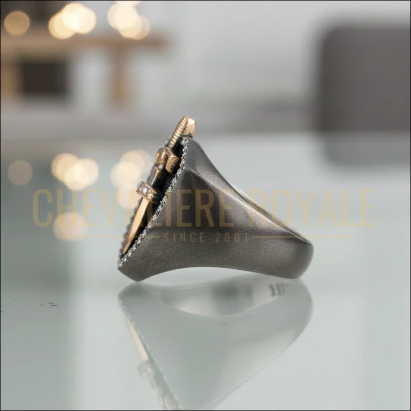 bague-luxe-or-18-carats-bouclier-épée-chevaliere-royale