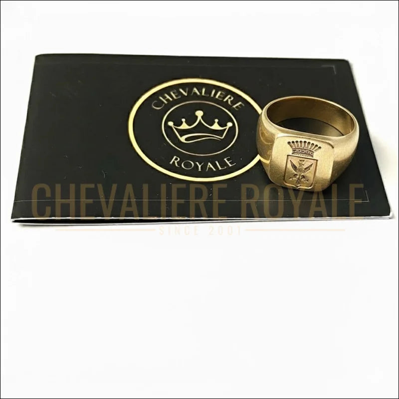 chevaliere-gravure-profonde-ecu-ecusson-or-jaune-14-carats-chevaliere-royale