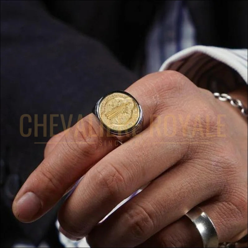 chevaliere-bague-catholiqe-jesus-saint-benedict