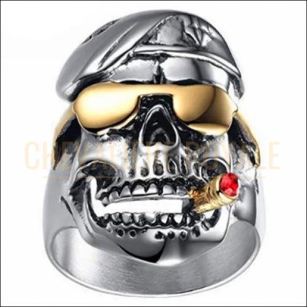 Chevaliere royale  en acier inox en forme de crâne de tête style biker